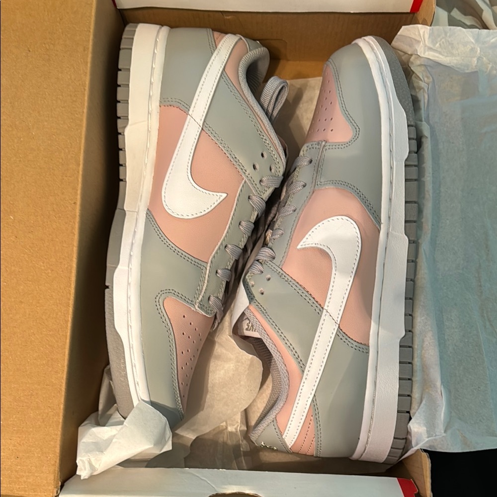 Nike Women's Sneakers in Gray and Pink